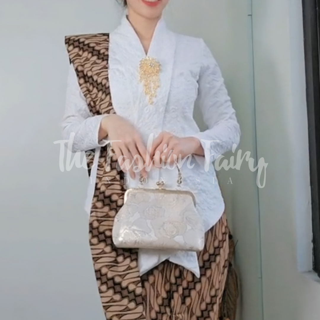 KEBAYA LARASATI